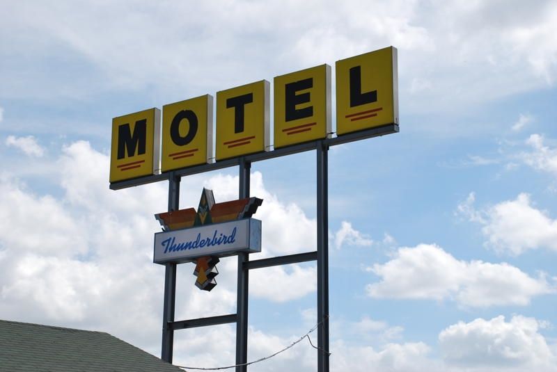 Thunderbird Motel Hillsboro Buitenkant foto